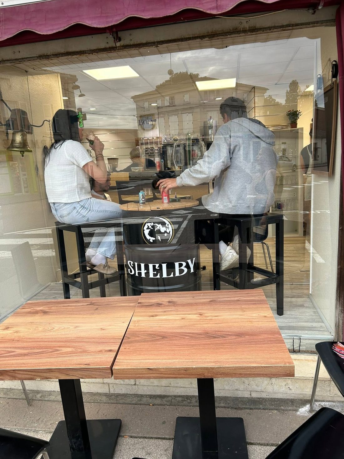 Le bar et son fût Le Shelby